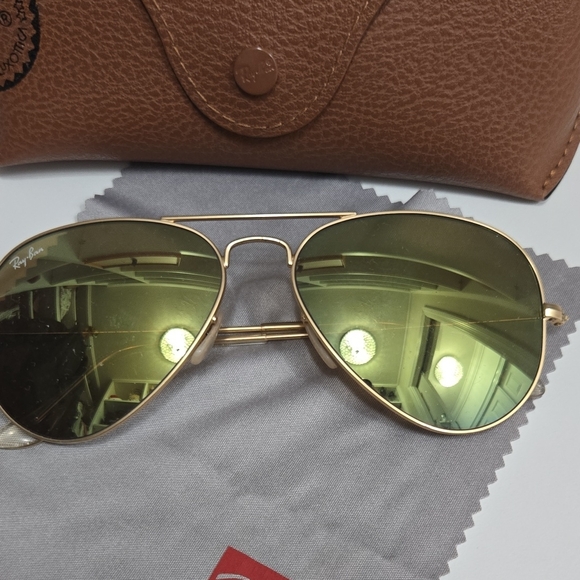 Ray-Ban Gold Frame Sunglasses with Olive Lenses - Picture 2 of 8